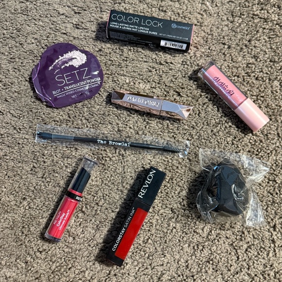 Holiday Beauty Bundle - Picture 1 of 11